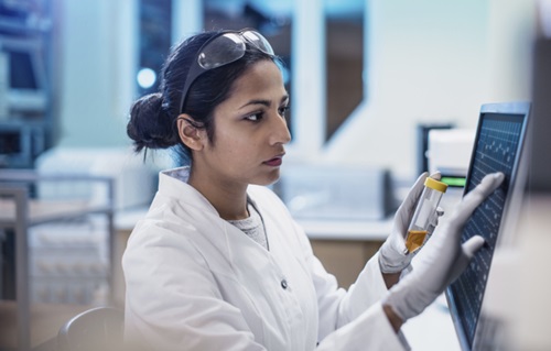 Female-Scientist-Working-in-The-Lab-Using-Computer-Screen